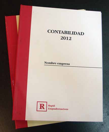 Tapes dures folrades amb un disseny imprès i plastificat.