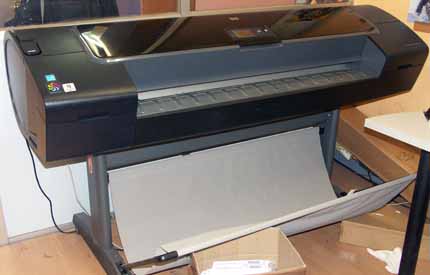 Ploter per imprimir els dissenys per les tapes.