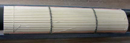 Budell de llibre, de quadernets cosits amb cànem i fil de cotó, preparada per ser encolada.